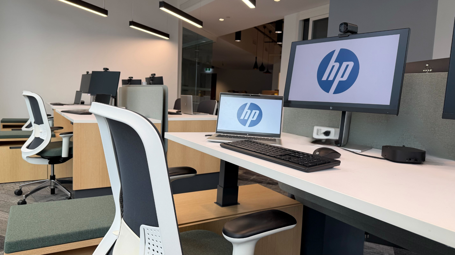 HP Innovation Hub Desk